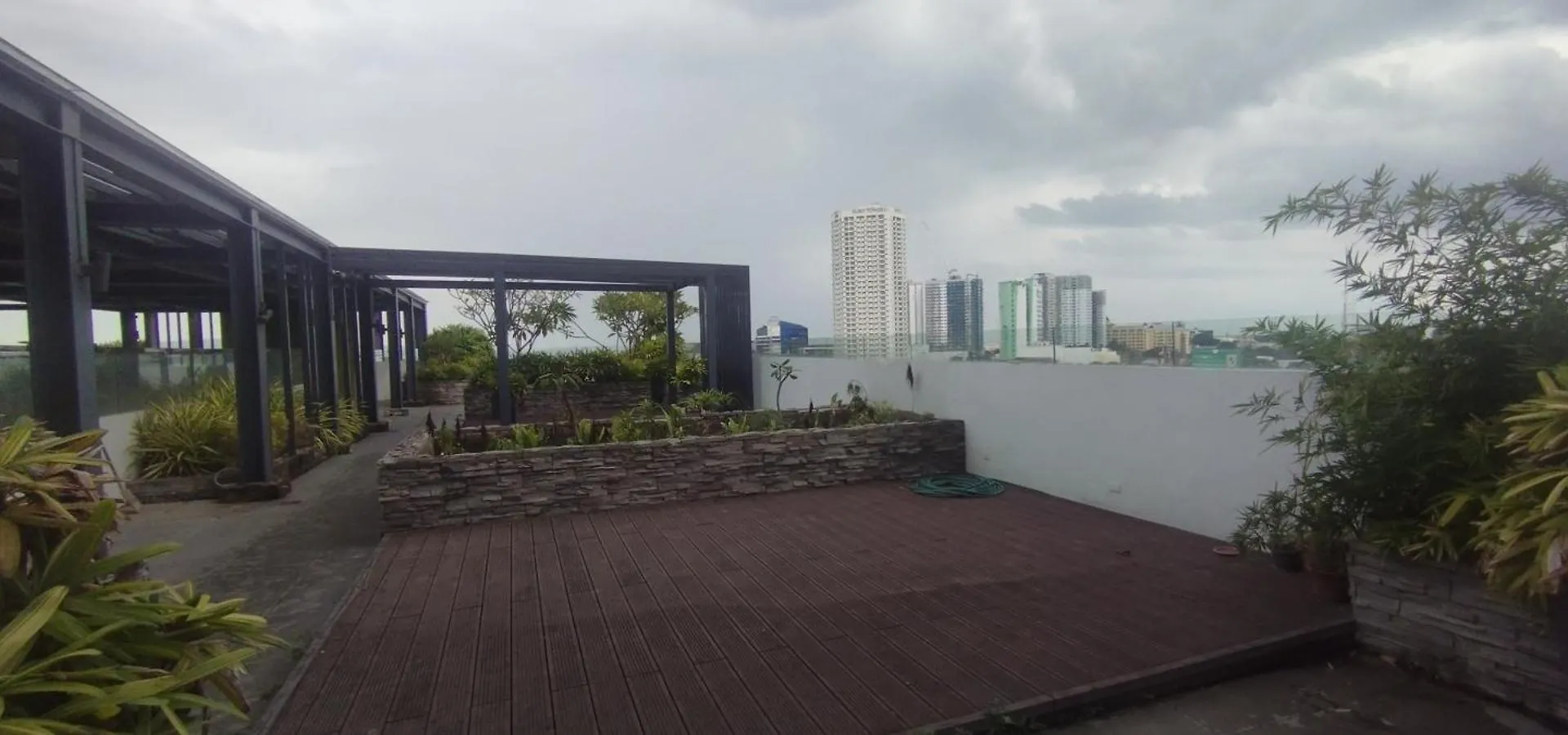 Lägenhetshotell Cozy Studio Condo At Mesatierra Garden Residences Davao City Filippinerna